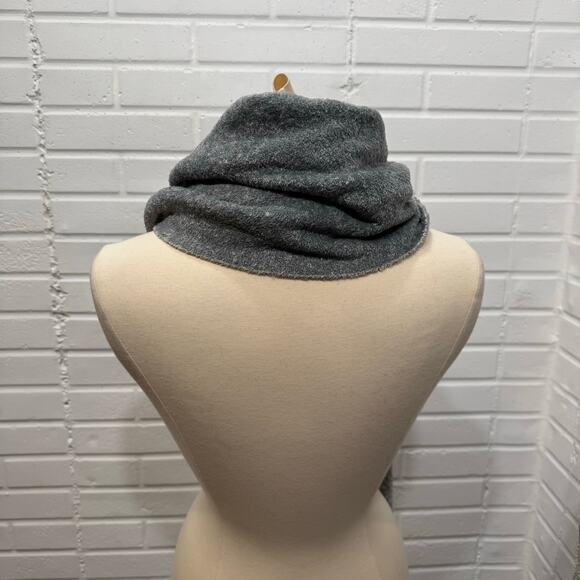 Barefoot Dreams NWT Cozy Chic Lite Confetti Scarf Smokey Green Gray Reversible - Picture 5 of 15